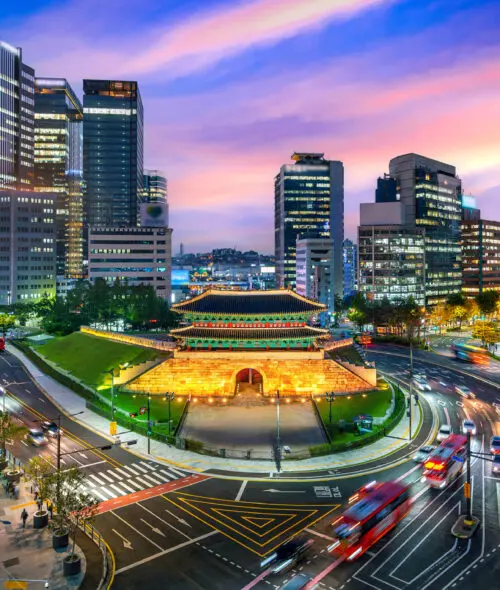 Busy traffic at Namdaemun gate in Seoul, South Korea.